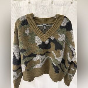 Aqua Women's V-Neck Camouflage Sweater